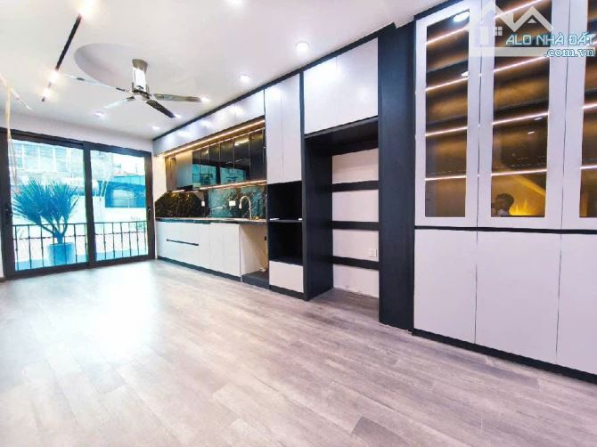 Bán nhà 5 tầng Hồng Tiến- Nguyễn Văn Cừ- Long Biên. DT 55m2, Ô tô vào nhà. Giá 10.6 tỷ - 1
