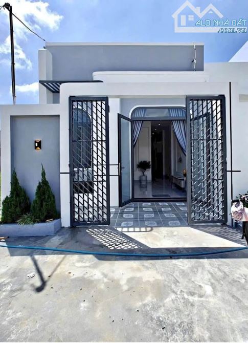 Gấp lắm rồi AC ơi, chú em ổng muốn bỏ xứ về quê trồng bơ nuôi á, nên bán căn nhà ở Tân An - 1