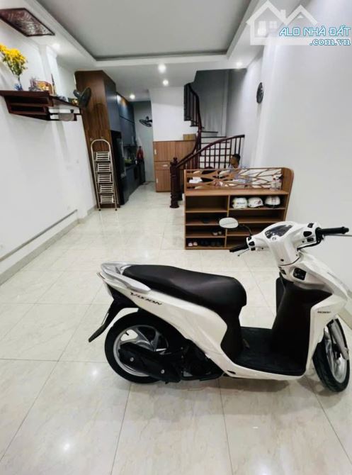 NHÀ MỚI BẮC TỪ LIÊM-ÔTÔ 7 CHỖ ĐỖ CỬA-5M Ô TÔ TRÁNH-GẦN QUẬN UỶ VÀ NHIỀU TRƯỜNG ĐẠI HỌC - 1
