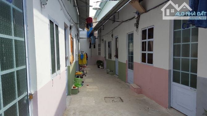 Dãy nhà trọ giá rẻ ngay Đức Hòa Đông, 5x20 ( 100m2), 3 phòng , 1 kios, thu nhập 4 triệu/ t - 1