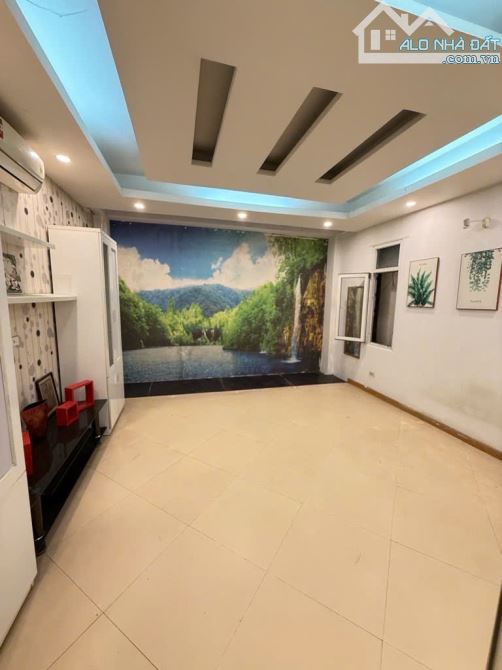 Ba Đình – 5 tầng ô chờ thang máy – full gỗ tự nhiên – 10m ra phố, giá hiếm! - 1