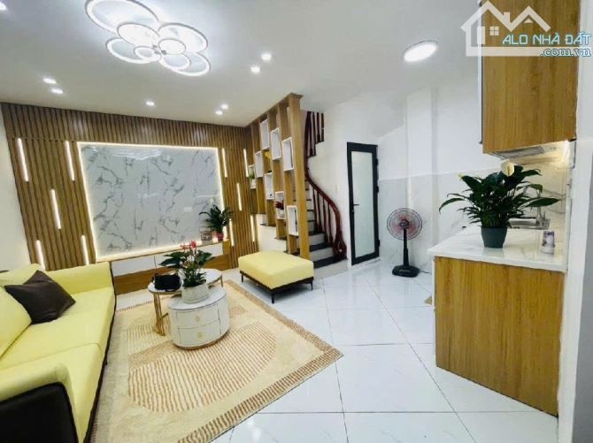 Phố Nguyễn Cao 25mx4tầng nhà đẹp full nội thất ô tô đỗ cửa chỉ 5,5tỷ - 1