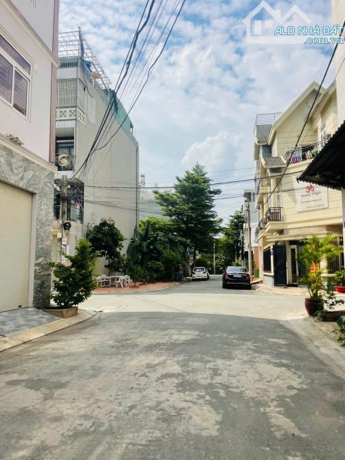 BÁN NHANH CĂN NHÀ PHỐ 3 TẦNG MỚI ĐẸP HẺM 1 SẸC XE HƠI - TẶNG FULL NỘI THẤT - 1