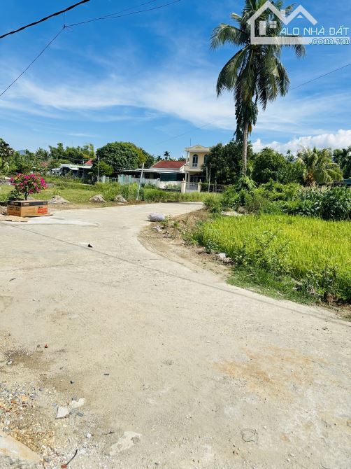Nhà mới xây Diên An chỉ để du lịch, xung quanh đẹp như tranh làng quê - 1