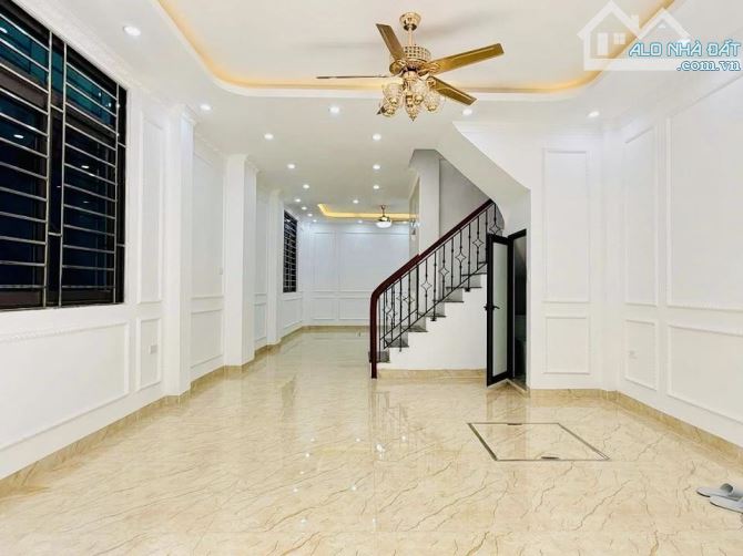 NHÀ MỚI - OTO 4 CHỖ VÀO NHÀ - 7 TẦNG THANG MÁY - NGÕ THÔNG - HÀNG XÓM KĐT ĐẠI KIM - 1
