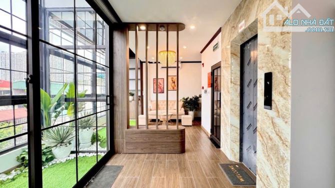 Siêu phẩm 5 tầng gần cầu Chương Dương- Long Biên. DT 70m2 x MT 5.6m, Ô tô vào, giá 13.5 tỷ - 1
