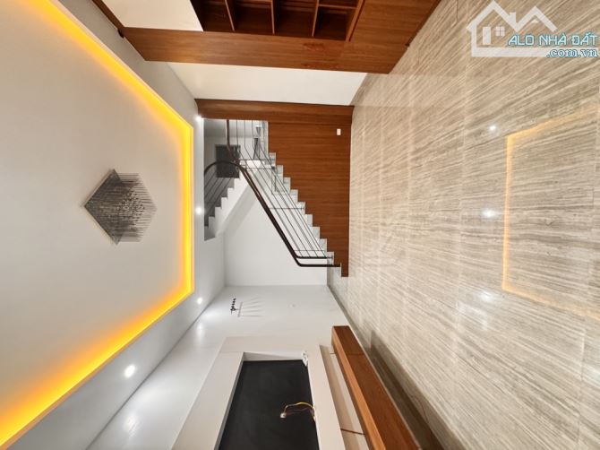 BÁN NHÀ LẠC LONG QUÂN 43M² – 5 TẦNG – VIEW HỒ TÂY - 1