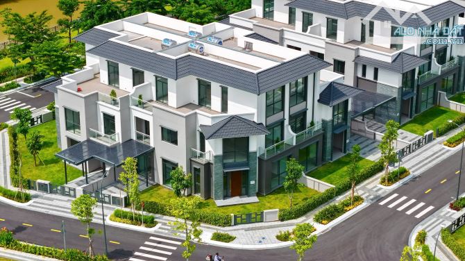 Tham quan thực tế khu compound Nhà Phố - Biệt Thự ven sông Quận 2 của Khang Điền - 1
