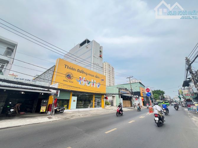 2 Mặt tiền UNG VĂN KHIÊM góc D2 , Diện tích: 10x44m, Cấp 4, CTXD : Hầm 8 Tầng, 136 Tỷ - 1