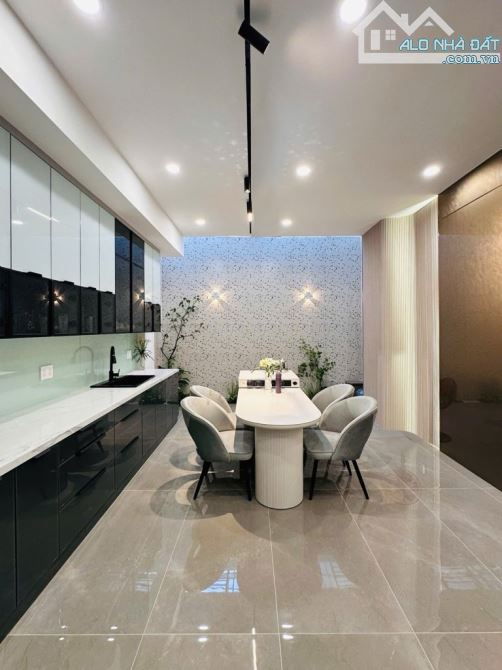 NHÀ 3 LẦU HẺM XE HƠI 8M - GẦN NGUYỄN THỊ THẬP - SỔ ĐẸP VUÔNG VỨC - 1