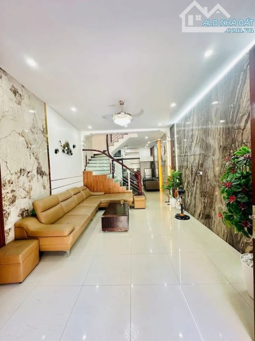 Lô góc mặt ngõ ô tô đỗ cửa Thái Hà, ngõ thông KD tốt, Dt 66m2*5 tầng, MT 6,3m, 16 tỷ - 1