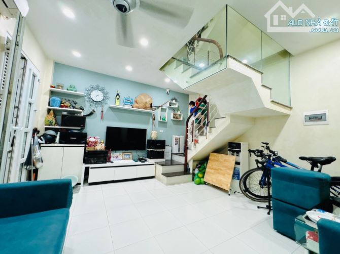 NHÀ ĐẸP LÒ ĐÚC - CÁCH MẶT PHỐ 15M - TRƯỚC NHÀ RỘNG THOÁNG  DT19/23m , 5tầng.Giá 8.5 tỷ ỷ - 1