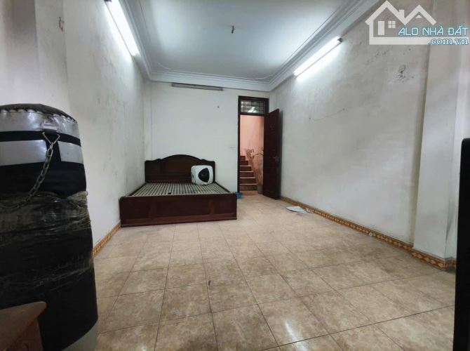 CHO THUÊ NHÀ NGUYÊN CĂN - PHỐ HUỲNH THÚC KHÁNG KÉO DÀI - Ô TÔ ĐỖ CỬA - 20M RA PHỐ - 1
