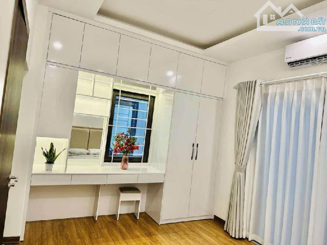 Ngõ Nông, Thông, Thang máy, full đồ - ngõ 639 Hoàng Hoa Thám 34.5 m2, 5 tầng, 3 ngủ, 9.2tỷ - 1