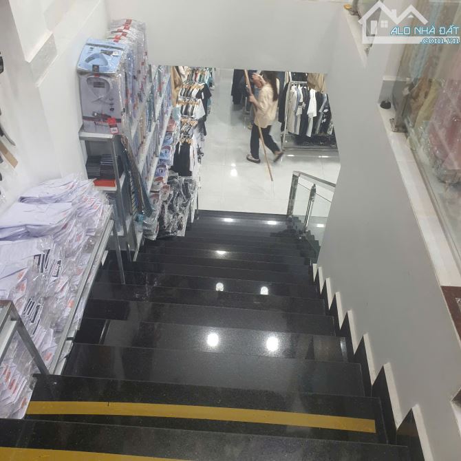 BÁN NHÀ NGUYÊN CĂN MẶT TIỀN NGUYỄN ĐÌNH CHIỂU P9 ĐÀ LẠT - 500M2 - 1