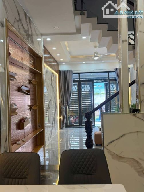 HẺM 5M - 4PN - CÁCH LÊ VĂN KHƯƠNG 150M - 60M2 - 5,69 TỶ - NGAY CẦU VƯỢT TÂN THỚI HIỆP - GI - 1