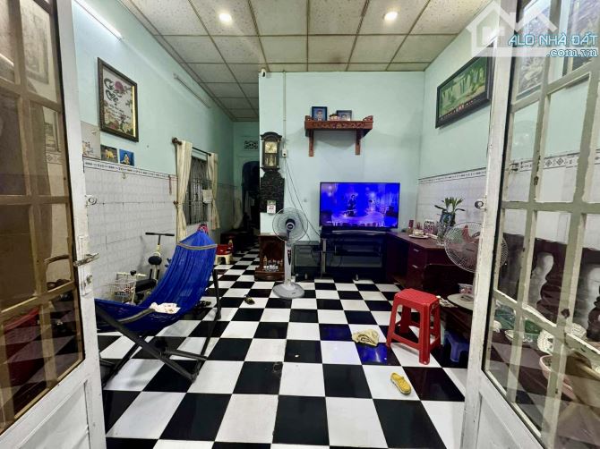 Bán gấp nhà cứu chủ, 62m2, ngang 5m, hẻm ô tô, gần Lê Văn Việt - 1