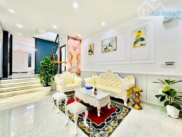 NGAY CV LÀNG HOA - XE HƠI TỚI NHÀ - 56M2 (4 X 14) - 4 TẦNG - 4PN ( CÓ PN DƯỚI TRỆT) - 1
