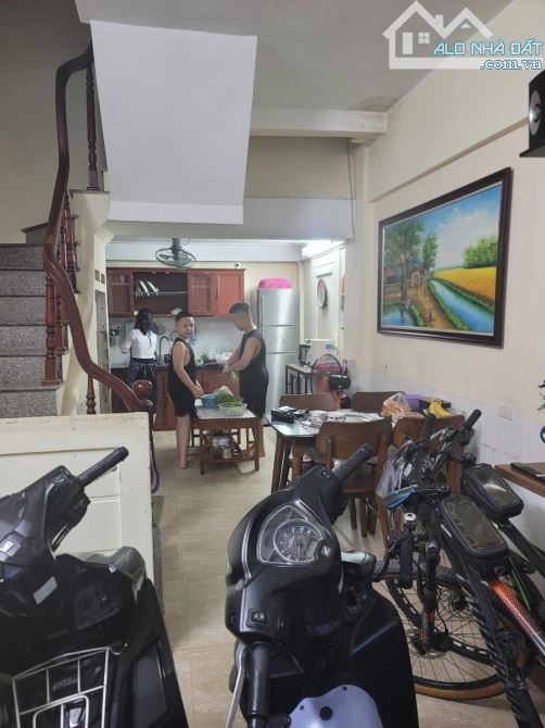 Cho thuê nhà nguyên căn 35m2 có 4 ngủ nội thất đầy  đủ - 1