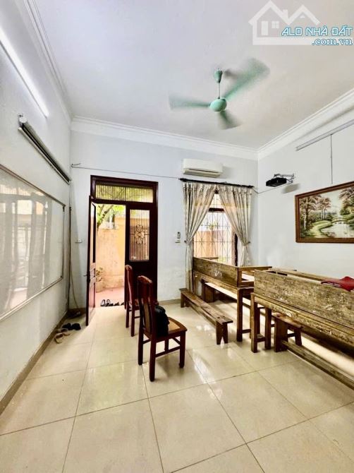 CỰC H.IẾ. M -GIỮA LÒNG PHỐ CỔ- DÂN XÂY- MẶT TIỀN 5 M- Ô TÔ ĐỖ CỬA- THOÁNG TRƯỚC SAU- LÝ NA - 1