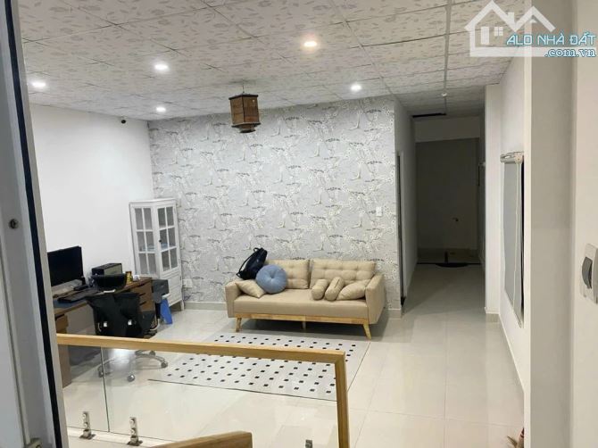 NHÀ 2 TẦNG ĐẸP CHẾ LAN VIÊN - DT GẦN 100 M2 - NGANG HƠN 5M - GIÁ 9.XTỶ - 1