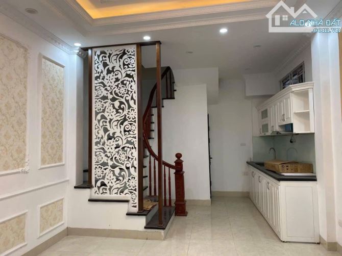 CHO THUÊ NHÀ NGUYÊN CĂN MỚI TINH PHỐ LONG BIÊN 1 - NGỌC LÂM - Ô TÔ ĐỖ GẦN - 3PN - 1