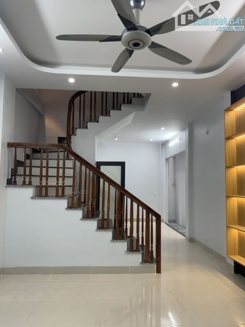BÁN NHÀ ĐẸP 2.25 TỶ 3 TẦNG 51M2 ( HƯỚNG ĐÔNG ) NGÕ ĐƯỜNG KÊNH - 1