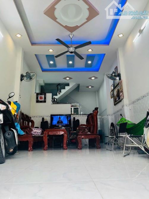Bán nhà Lê Văn Quưới - Hẻm xe hơi - 40m2 (4x10) - 2 tầng đẹp - Ngã Tư Bốn Xã - hơn 4 tỷ - 1