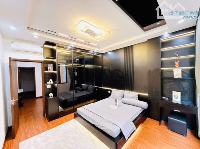 CĂN HỘ CHUNG CƯ CAO CẤP -QUẬN TÂY HỒ -142 M 2-3 NGỦ -2 WC -View Triệu đô - 1