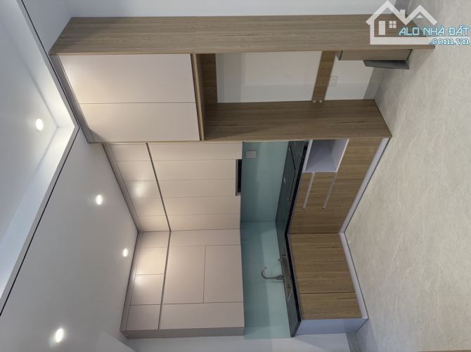 Nhỉnh 4 tỷ / 34 m2/ 4 tầng / 5 M tiền/ Xuân Khôi - 1