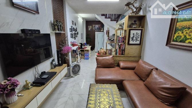 Nguyễn Văn Cừ – Ngõ nông, 20m ra ô tô tránh-NHÀ ĐẸP - DÂN XÂY - KIÊN CỐ - 8.3 tỷ - 1