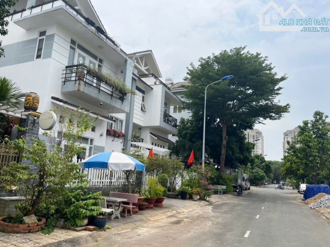 Bán nhà biệt thự kdc Gia Hoà đường Đỗ Xuân Hợp Quận 9 cũ gần chợ (214m²) 23.5 tỷ - 1