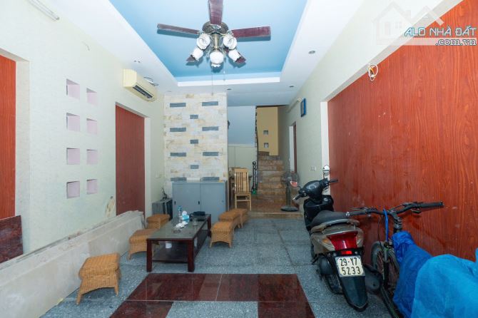 Cho thuê nhà nguyên căn ngõ 90 Đường Nam Dư, Phường Lĩnh Nam, Hoàng Mai. DT 38m x 4 tầng, - 1