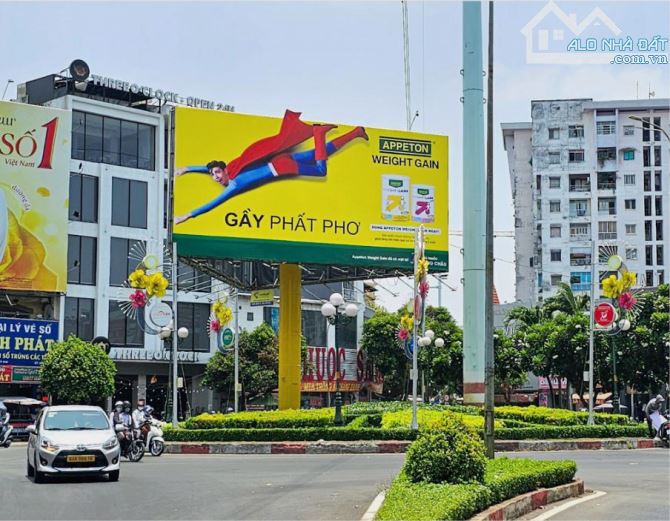 183tr/m2 mặt tiền Q11 ngay Đầm Sen, gần 400m2 - ngang bề thế 21m - 2 tầng, KD sầm uất - 1