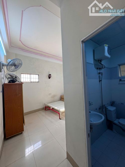 Bán căn nhà 3 tầng 1 tum MT đại lộ Nguyễn Tất Thành, Nha Trang chỉ 6 ỷ 4 - 12