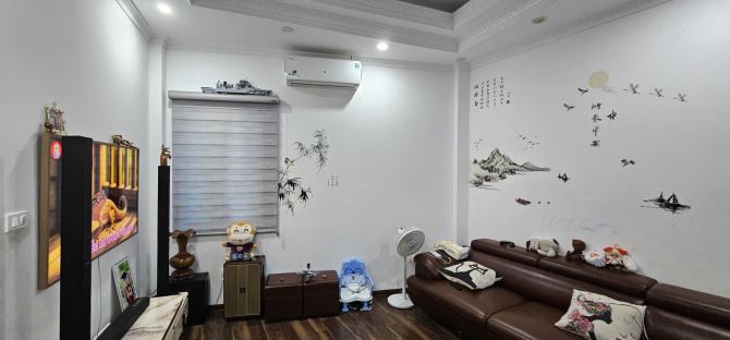 Nhà Mặt Phố Thạch Bàn Cách 50m 5 Tầng Ngõ Ít Nhà – Nhỉnh 6 tỷ - 12