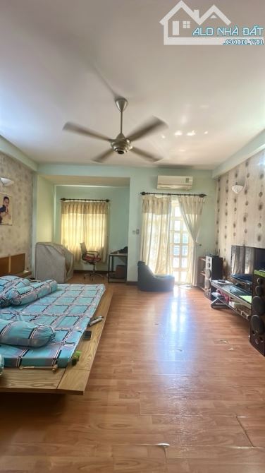 NHÀ BÁN GẤP ,DT 90M2 ,3 LẦU ,MẶT TIỀN ĐƯỜNG HUỲNH TẤN PHÁT ,GIÁ 12 TỶ. - 13