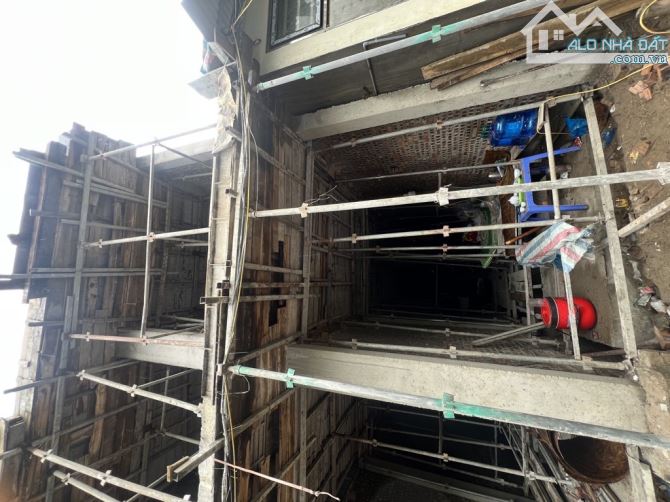 Nhà chủ xây 5 tầng thang máy tâm huyết, kết cấu chắc chắn, ngõ thoáng, gần ô tô, chỉ vài b - 2