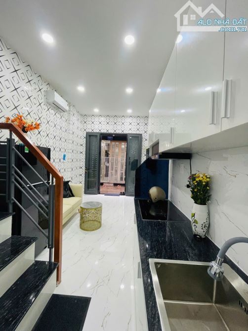 KHU PHÂN LÔ TRẦN HƯNG ĐẠO QUẬN 1 - 4 TẦNG MỚI - ĐẦY ĐỦ CÔNG NĂNG - SỔ HỒNG VUÔNG HOÀN C - 2