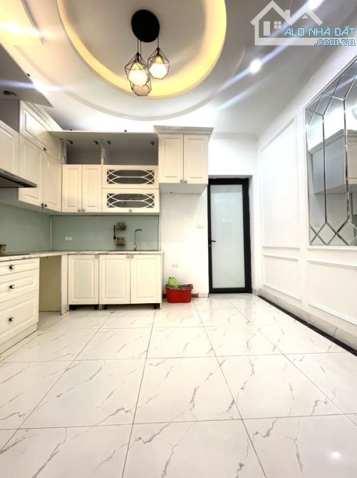 Bán nhà Cổ Linh, DT 40m, 4 tầng, ô tô đỗ trước nhà, giá 5,8 tỷ. - 2