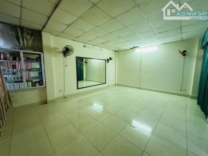 Bán nhà phố Đào Tấn, mặt ngõ ô tô kinh doanh, 35m2 x 3 tầng, mặt tiền 7m, bán hàng, 11 tỷ! - 2