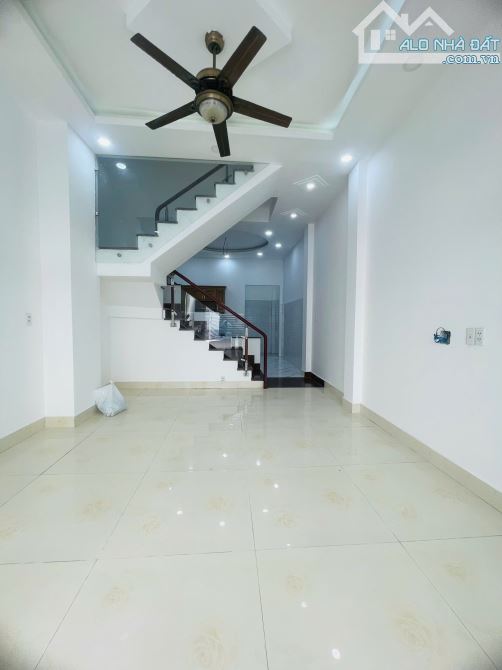 Bán Gấp Nhà BTCT 3 tầng Thủ Đức – 62m² - 3PN - Hẻm 5m ô tô - SHR - giá mềm 4.25 tỷ - 2