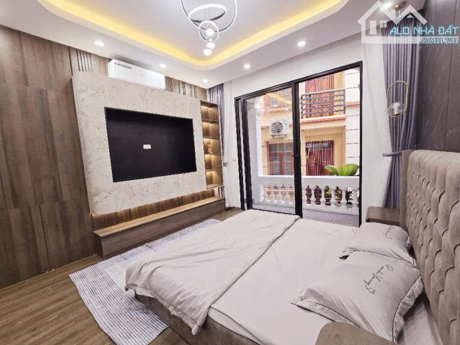 BÁN NHÀ TẠI KHƯƠNG TRUNG THANH XUÂN - 46M2 DÂN XÂY - ĐẸP LONG LANH- TRƯỚC NHÀ RỘNG THOÁNG - 2