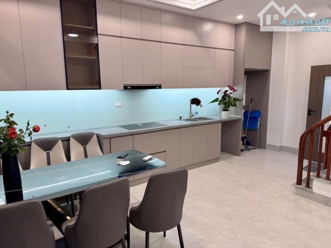 Bán nhà đẹp phố Hoa Lâm, Việt Hưng ô tô đỗ cổng, 6 tầng lung linh, giá chào 6,95 tỷ - 2