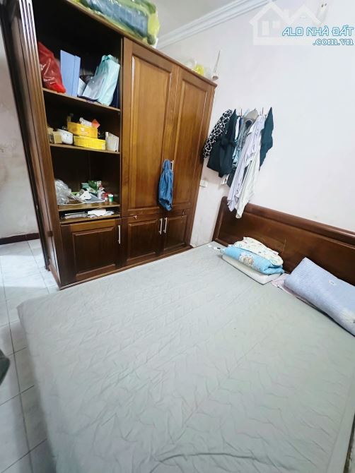CĂN HỘ TẬP THỂ ĐẸP QUAN HOA, Ở LUÔN, RỘNG, THOÁNG, GẦN PHỐ, DT 70M2 GIÁ 4,7 TỶ - 2