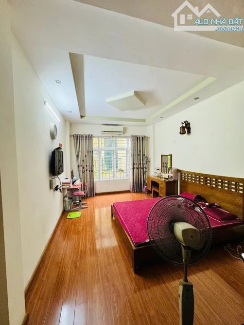 VIP Bán gấp- Hoàng Quốc Việt – Cầu Giấy  – 38m² - mặt tiền 3,6m - 5 tầng – Giá chỉ 14,5 tỷ - 2