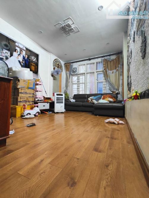 Bán nhà Thái Hà gần phố ở ngay dân xây khung cột chắc chắn 31m 5 tầng đầy đủ công năng giá - 2
