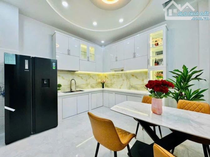 Đi nước ngoài định cư bán gấp nhà ở đường Trần Quốc Toản, phường Võ Thị Sáu, quận 3, giá 3 - 2