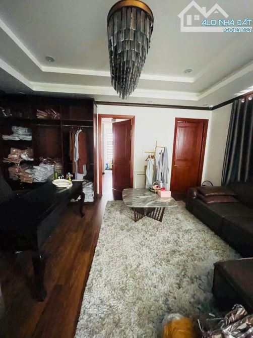 Bán nhà 1 trệt 3 lầu 68m2 thổ cư đường ô tô (P. Tân Tiến) chỉ 6,5 tỉ - 2