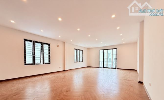 Bán nhà Việt Hưng 6 tầng thang máy, lô góc 2 mặt thoáng, ô tô nằm trong nhà - 2